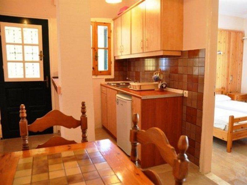 Alexandra Apartment *